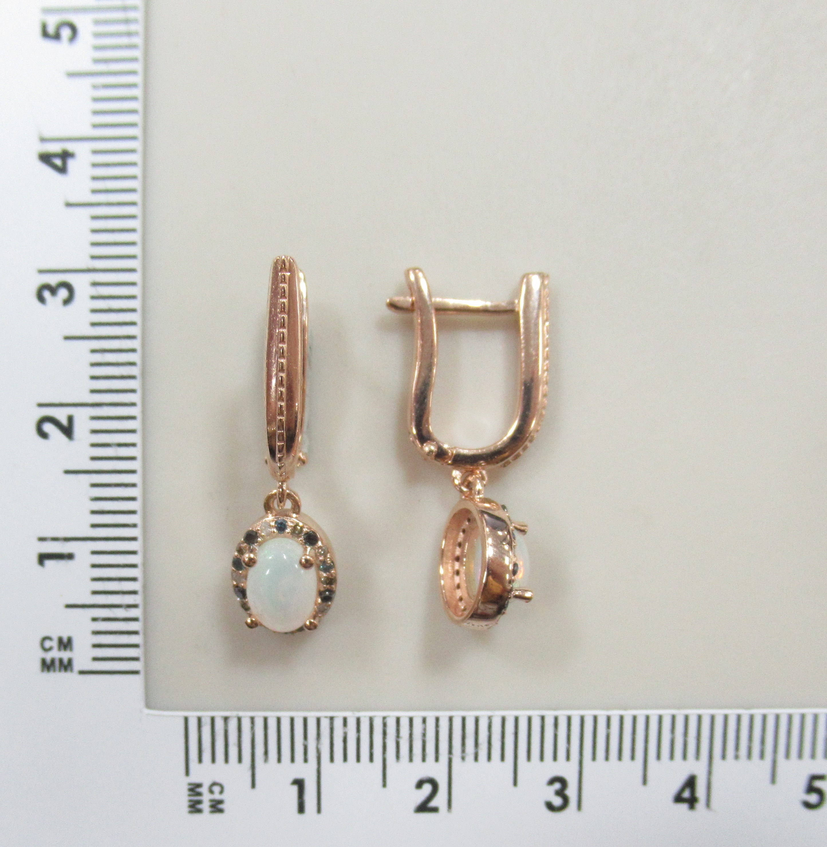 Серебряные серьги с опалами и цветными бриллиантами